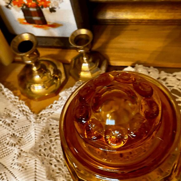 Vintage L.E. Smith Glass Moon and Stars Amber Small Lidded Canister - Picture 3 of 5